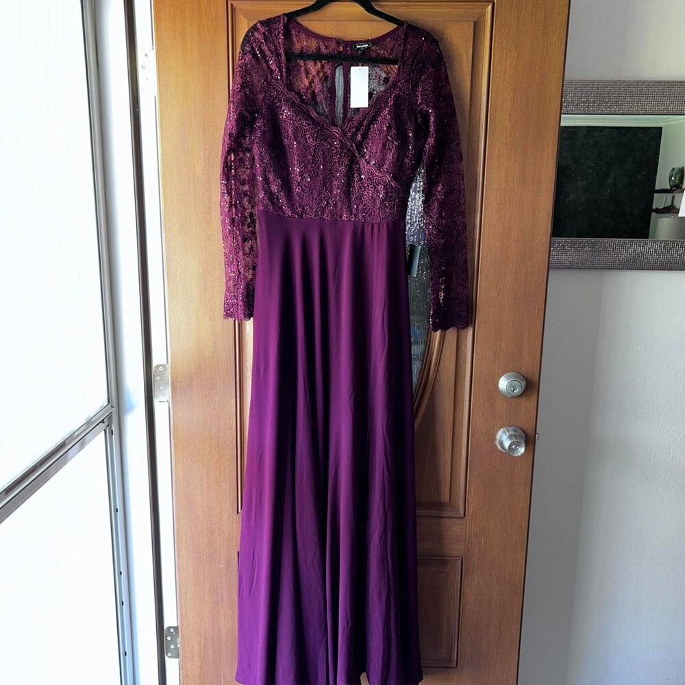 NWT Lace Elegant Formal Long sleeved Baltic Born‎ Womens Medium Dress